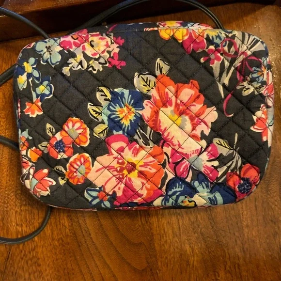 Vera Bradley Crossbody Bag in Pretty Posies - Picture 6 of 11